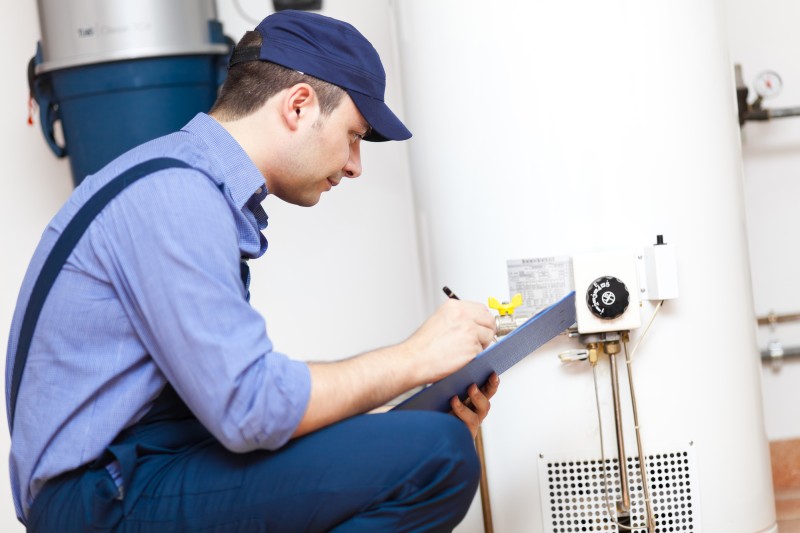 professional-plumber-in-cedar-park-fixing-replacing-water-heater